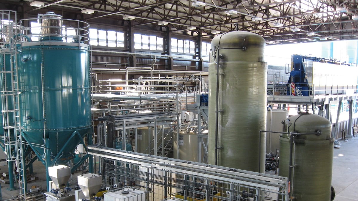 Verarbeitungsanlage in einem Schuppen