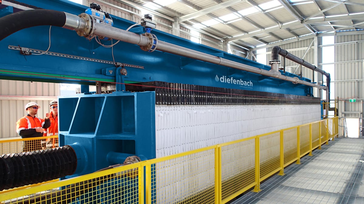 Einsatz einer Brückenholm-Filterpresse in einem Innenraum