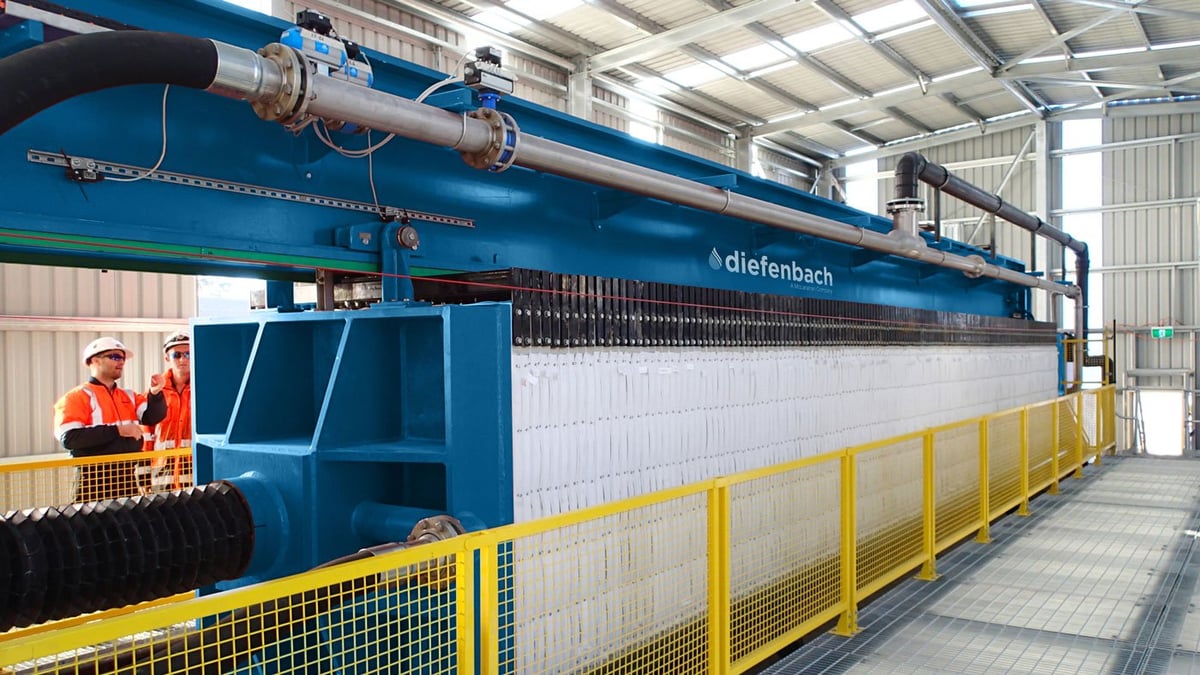 Einsatz einer Brückenholm-Filterpresse in einem Innenraum