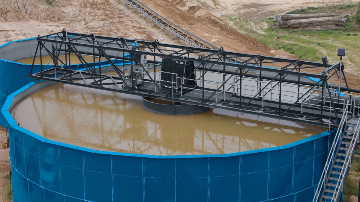 Espesador azul con puente negro